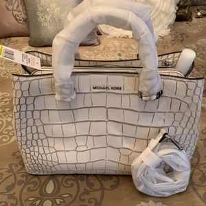 NWT| MICHAEL KORS SAVANNAH SATCHEL